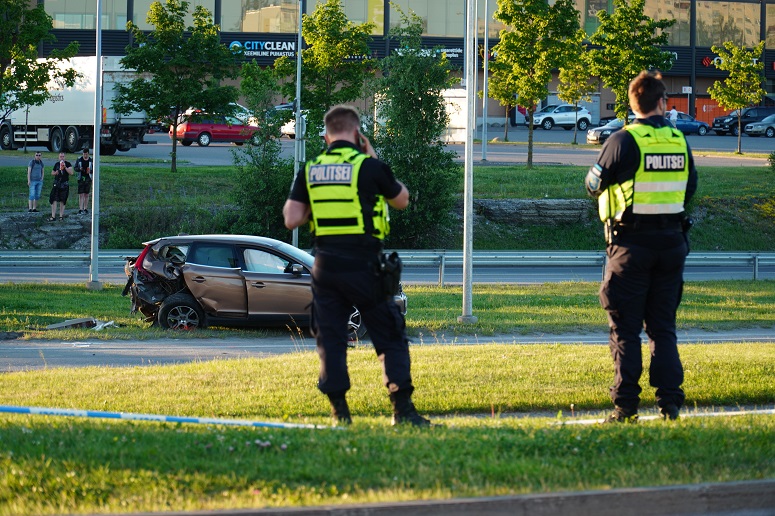 two people discussing a car accident
